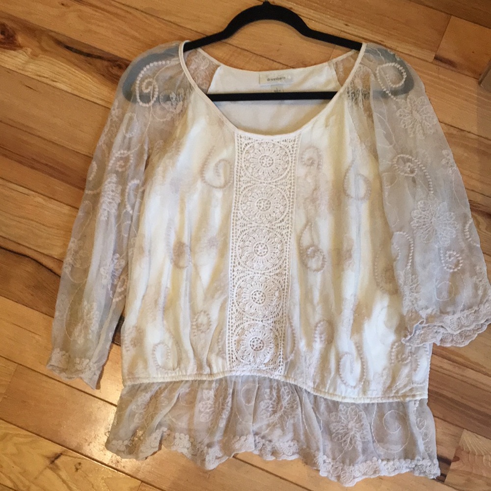 Women’s round neck dress barn size large top cream color says large. M29.